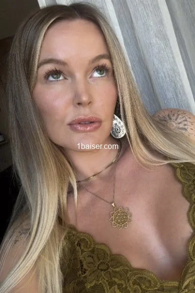 Escort à Besançon : veronique elleknox, Femme (2/3)
