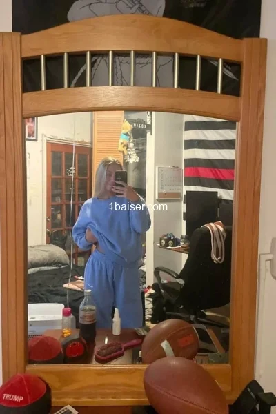 Escort à Loire : Mela, Femme (2/3)