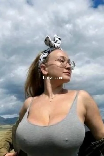Escort in Marseille : Natasha, Female (2/3)