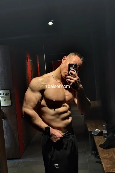 Escort in Paris : César, Male (2/3)
