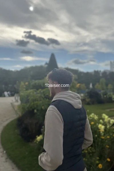 Escort à Angers : Corentin, Homme (2/3)