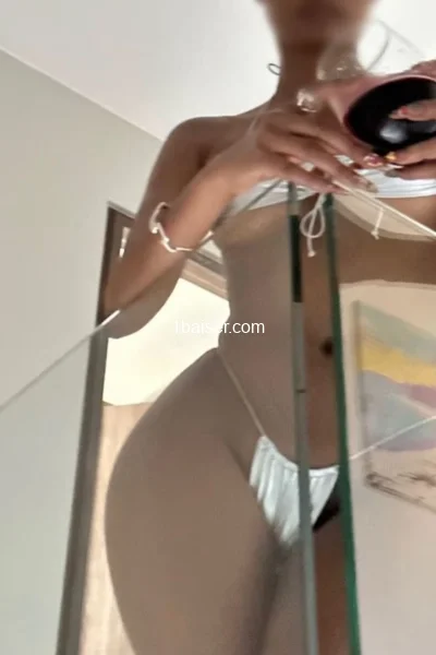 Escort à Paris : Maeva, Femme (2/3)