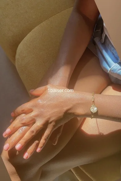 Escort à Versailles : Malaïka, Femme (2/3)