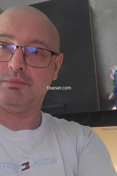 Escort à Ille et Vilaine : Fredo, Homme (2/3)