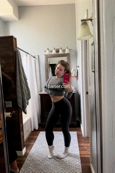 Escort à Val de Marne : Maelis, Femme (2/3)