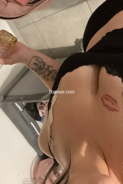 Sarra — Escort à Aveyron, Femme (1/2)