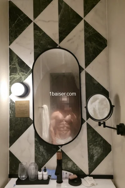 Blacking — Escort à Paris, Homme (1/3)