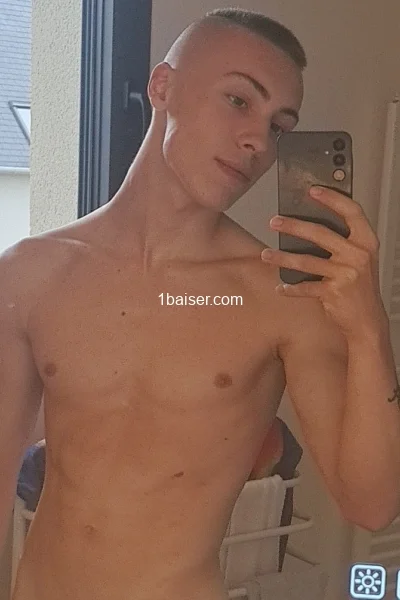 MaxYoung — Escort in Paris, Male (1/2)