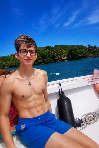 Escort in Essonne : Adrien, Male (2/3)