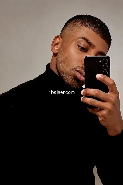 Escort in Paris : Rouge, Male (2/3)