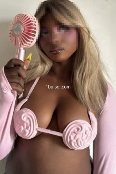 Escort à Paris : Pinkiedesire, Femme (2/3)