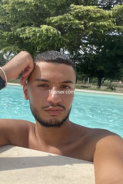 Escort à Vaucluse : Adrian, Homme (2/3)