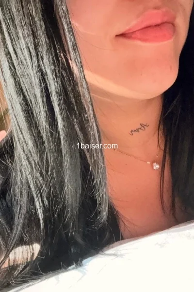 Adriana — Escort à Marseille, Femme (1/10)