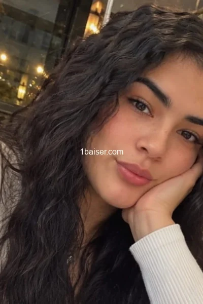 Escort à 5éme Arr du Panthéon : Carina Caliente, Femme (2/3)
