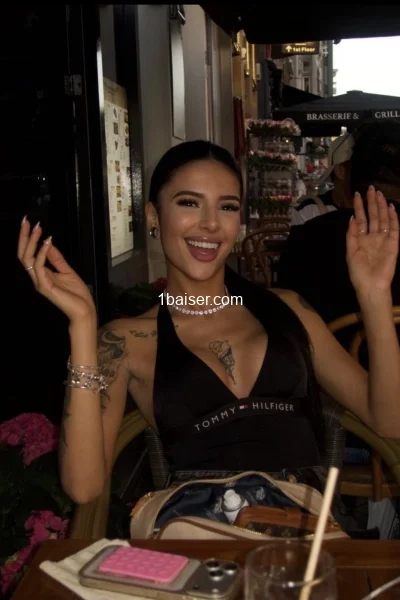 Luiza — Escort à Viry Châtillon, Femme (1/3)