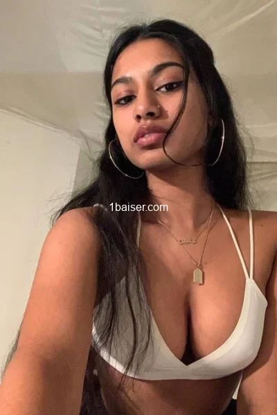 Karola — Escort Saint Denis