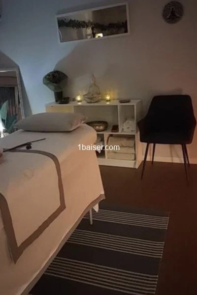 Escort à Sainte Maxime : Prostatique massage, Femme (2/3)