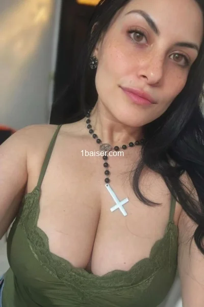 Esther — Escort Colombes