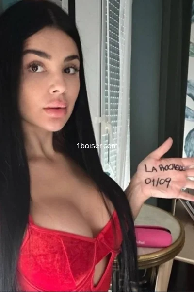 Romina — Escort à Angers, Femme (1/10)