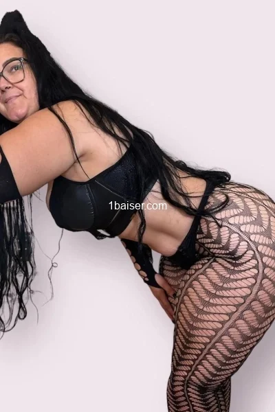 Escort à Clichy : Carmen, Femme (2/3)