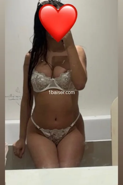 Escort in Grenoble : Kenza38, Female (2/3)