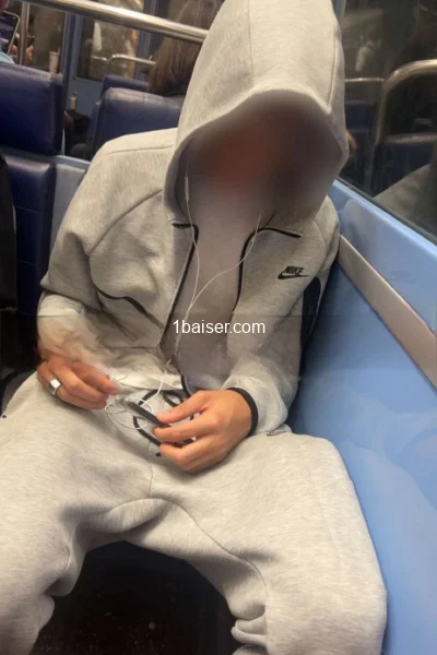 Escort in Paris : Gratuit service, Male (2/3)