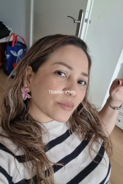 Escort in Paris : Rosa, Female (2/3)