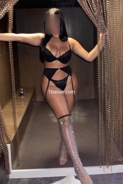 Escort à 16éme Arr de Passy : Farahsexesodo, Femme (2/3)