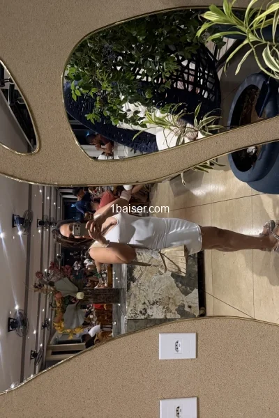 Escort à Blois : Allia, Femme (2/3)
