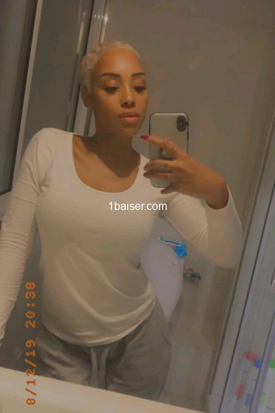 Disponible-plan-cul — Escort Saint Denis (1)