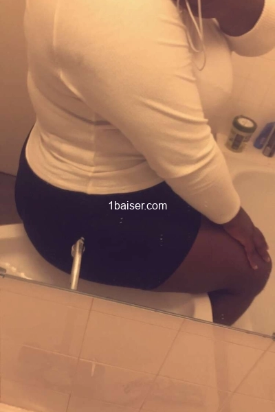 Cynthia — Escort Tours (1)