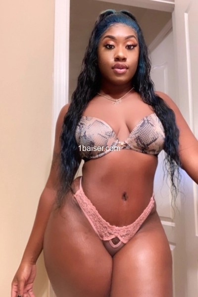 Maya — Escort Le Mans (1)