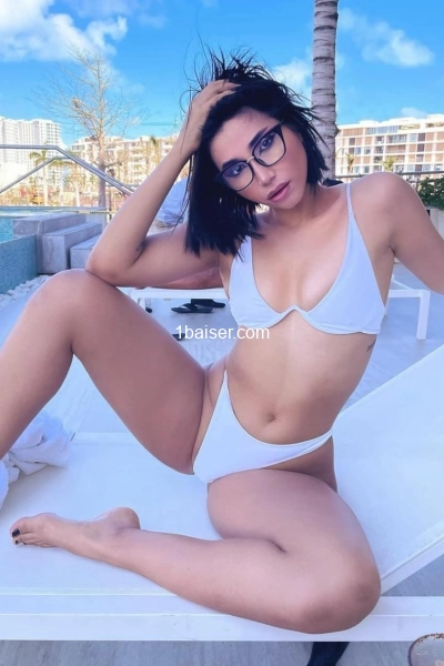 FreshNelle — Escort Nanterre (1)