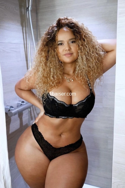 Xandra (1)