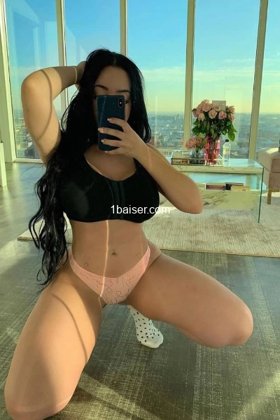 Laura01 — Escort Laval (1)