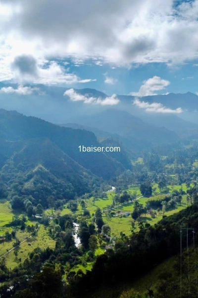 Jeune homme à l'écoute de l'énergie  charnelle féminine