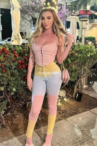 Jeune femme coquine
