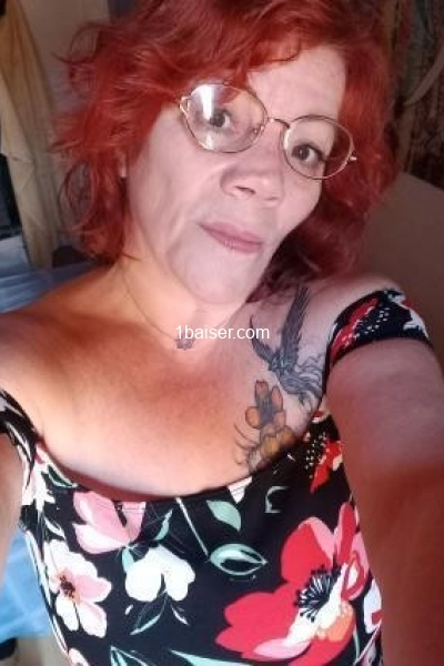 Quinqua rousse et pulpeuse 