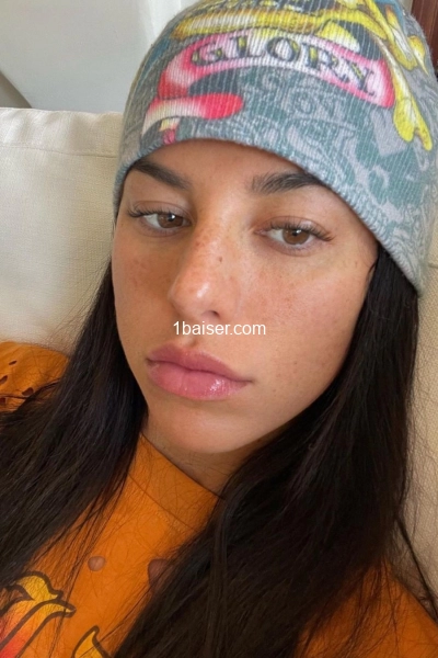 Yvette sexy