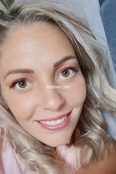 Jeune fille à entretenir  — Escort Nord (1)