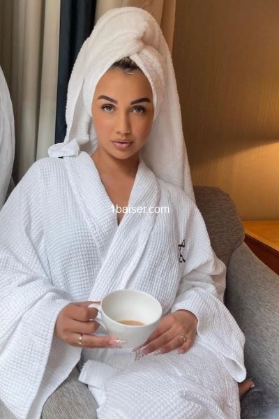 Escort à Ain : Mira, Femme (2/3)