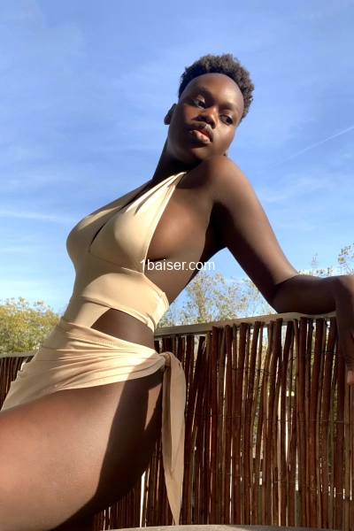 Crystalsar — Escort Paris (1)