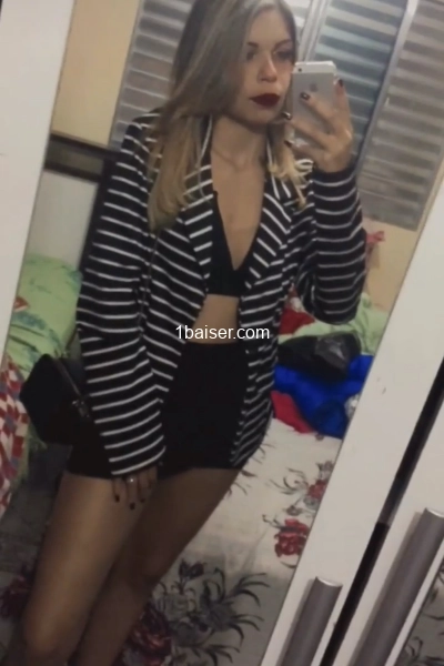 Jeune femme Sabrine a Bourg en Bresse