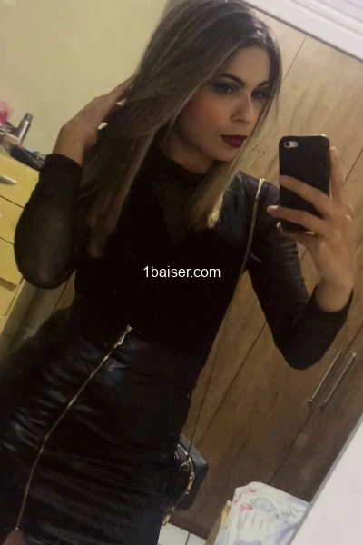Jeune femme Sabrine a Bourg en Bresse