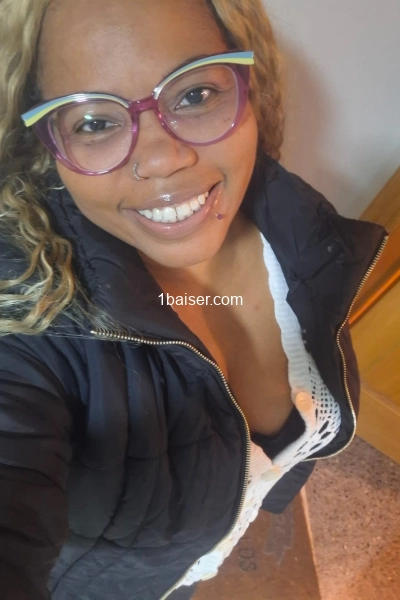 FEMME JOLIE MULATRE SYMPATIC 