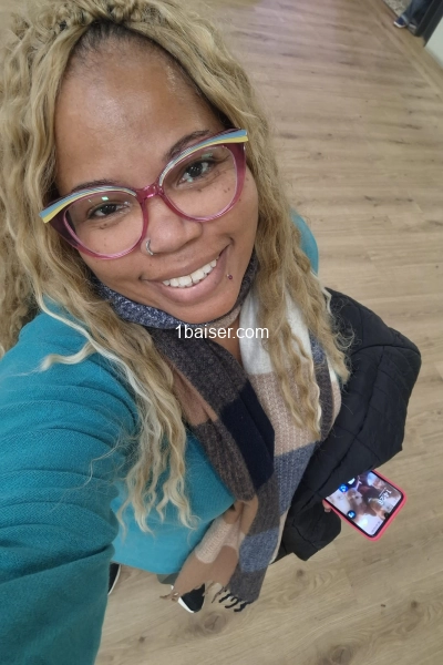 FEMME JOLIE MULATRE SYMPATIC 