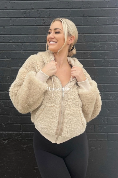 Lucie075 — Escort Paris (1)