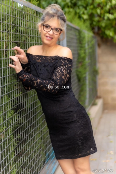 ELOISE JOLIE FEMME MURE