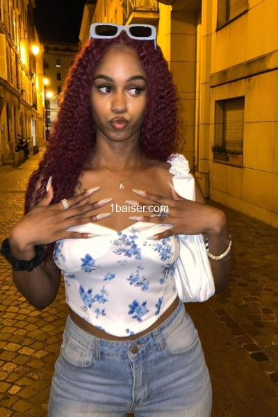 Disponible Pour plaire  — Escort Paris (1)