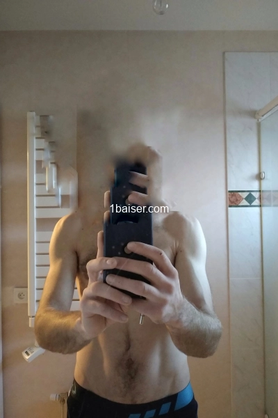 Jh, 35ans, pegging addict !!